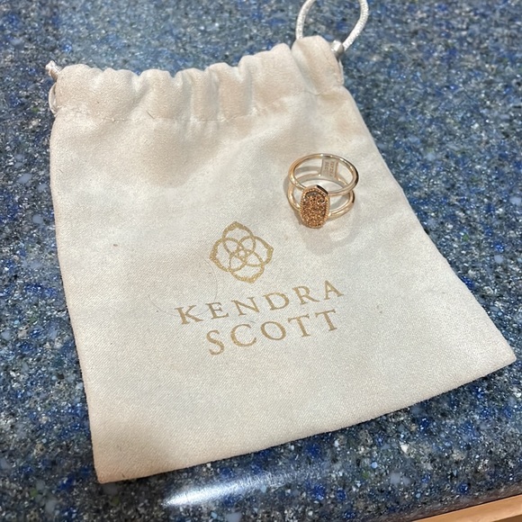 ⭐️Kendra Scott Ribg⭐️ - Picture 5 of 6